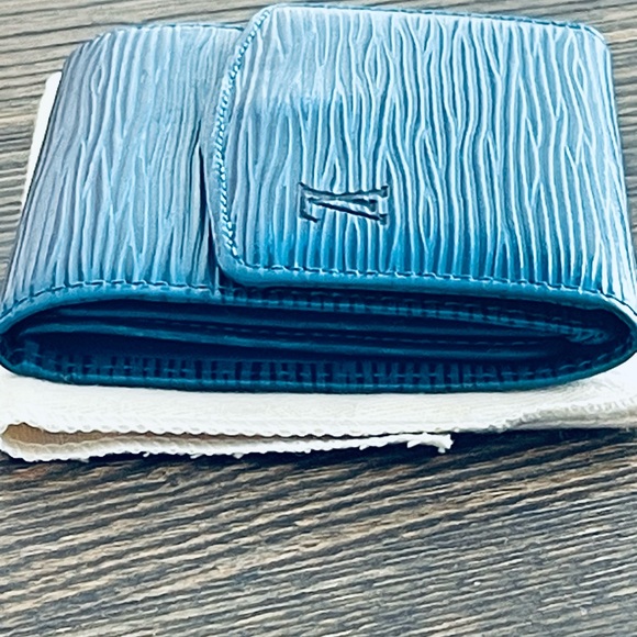 Louis Vuitton Blue Epi PorteTrifold Wallet w/ Snap Closure EUC - Picture 6 of 13